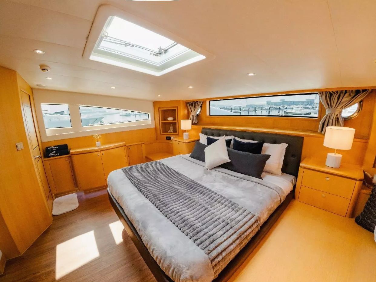 Sky Walker Kona yacht, image 3