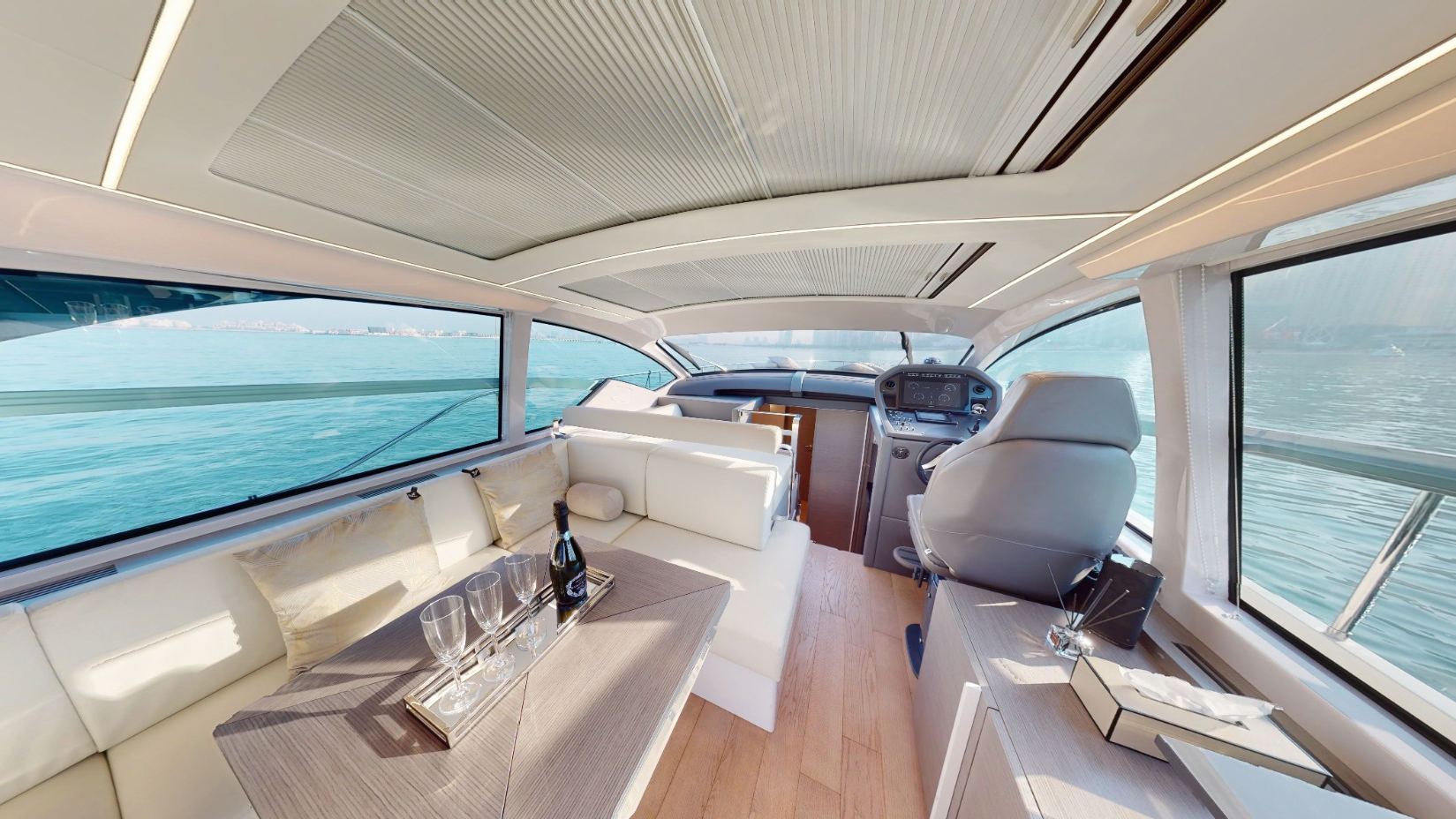 Pershing 5X Pearl White yacht, image 3