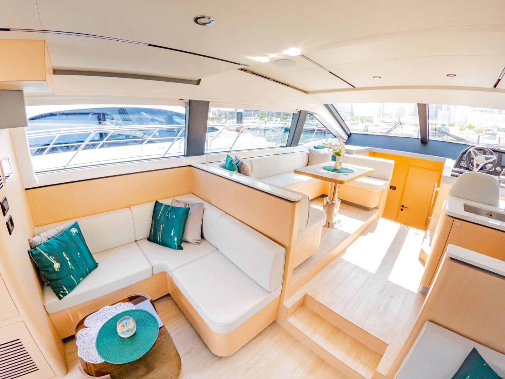 Sky Walker Uno yacht, image 4