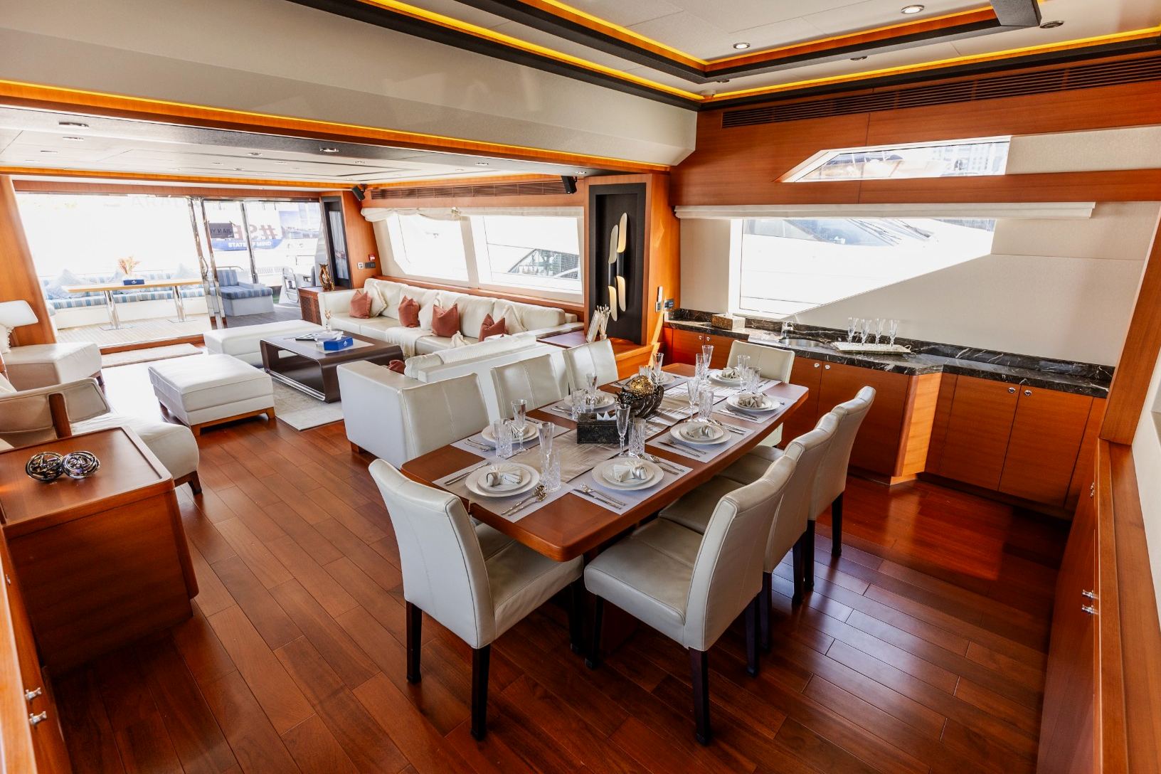 Sky Walker Caliente yacht, image 10