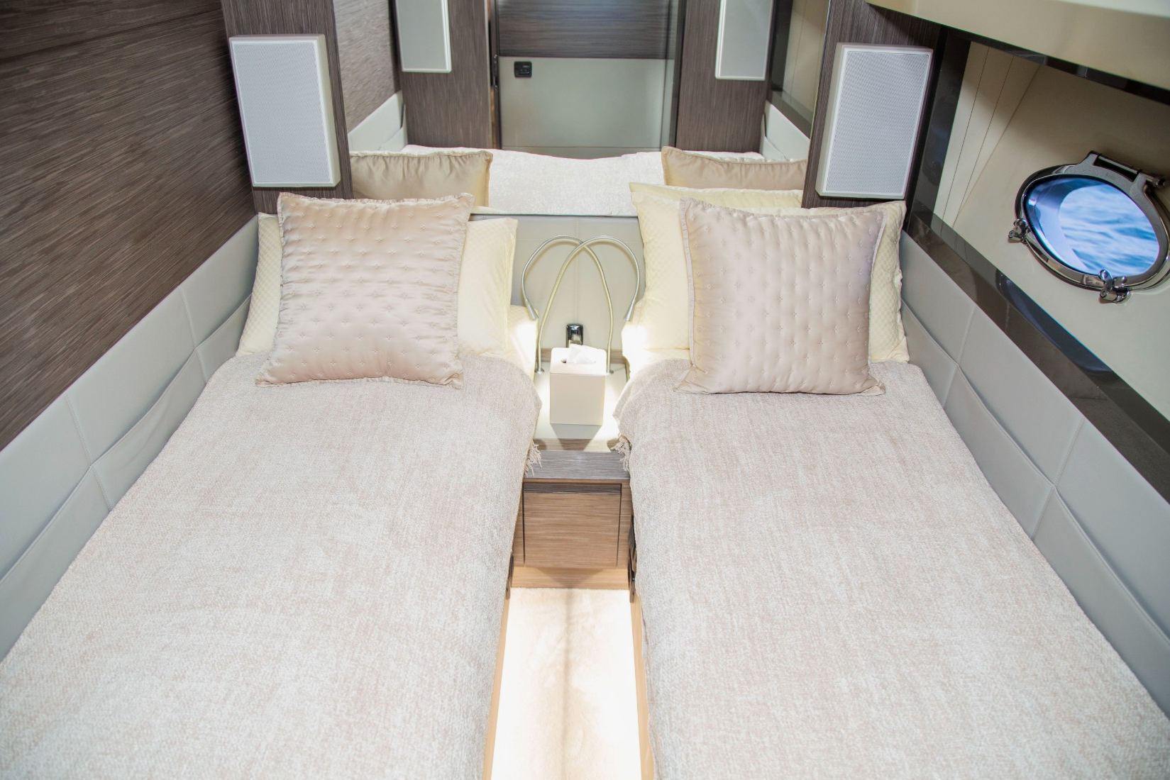 Pershing yacht, image 3