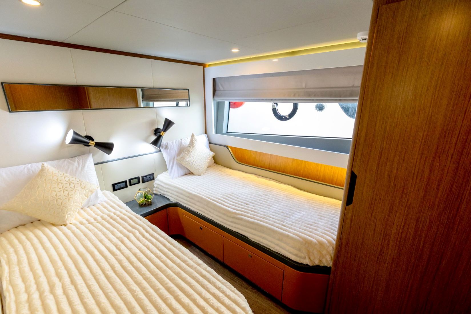 Sky Walker Amie X63 Sport yacht, image 4