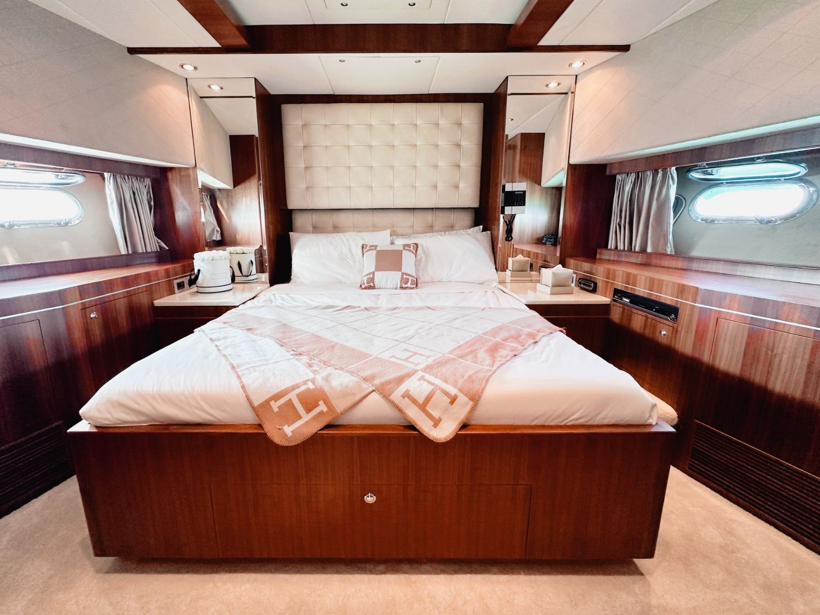 Etoupe A3 yacht, image 2