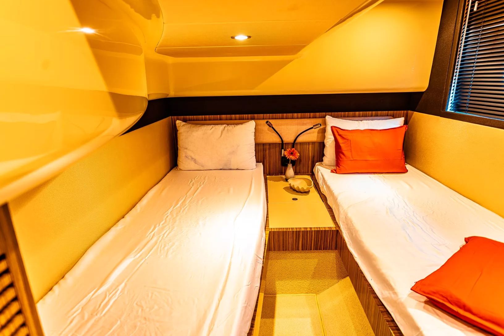 Azimut Magellano 43 ft yacht, image 3