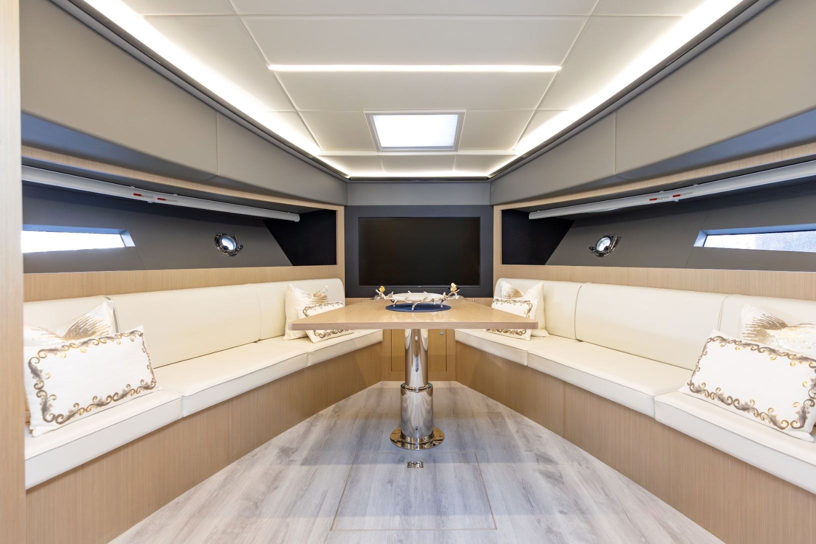 Sky Walker RAK 1 yacht, image 2