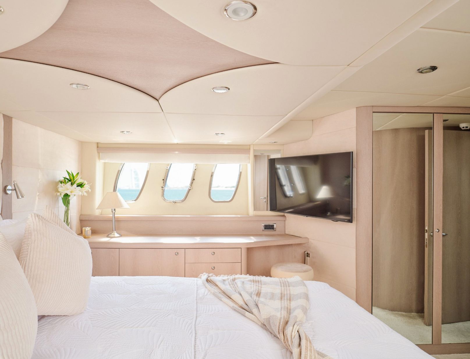 Sunseeker Satoshi yacht, image 8