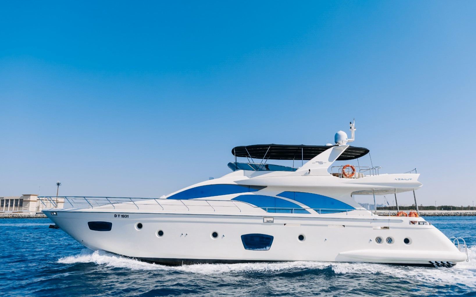 Azimut Viktoria in Dubai, 75 ft