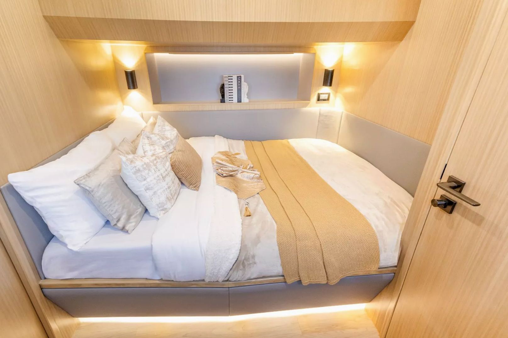 Sky Walker Infinity yacht, image 2