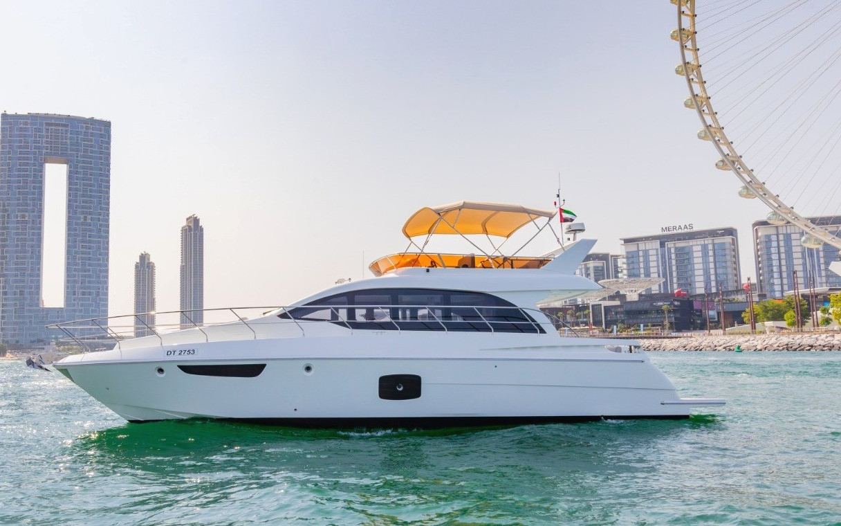 Sky Walker Ace in Dubai, 52 ft