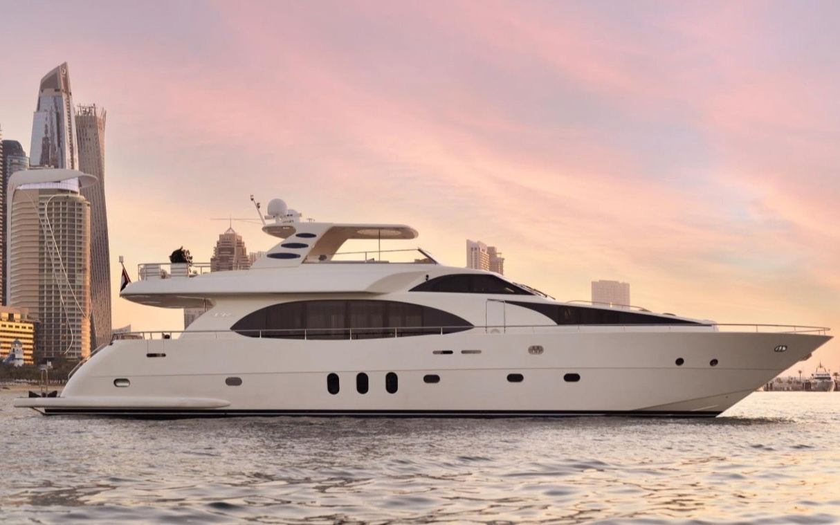 Haigan Jacuzzi in Dubai, 90 ft