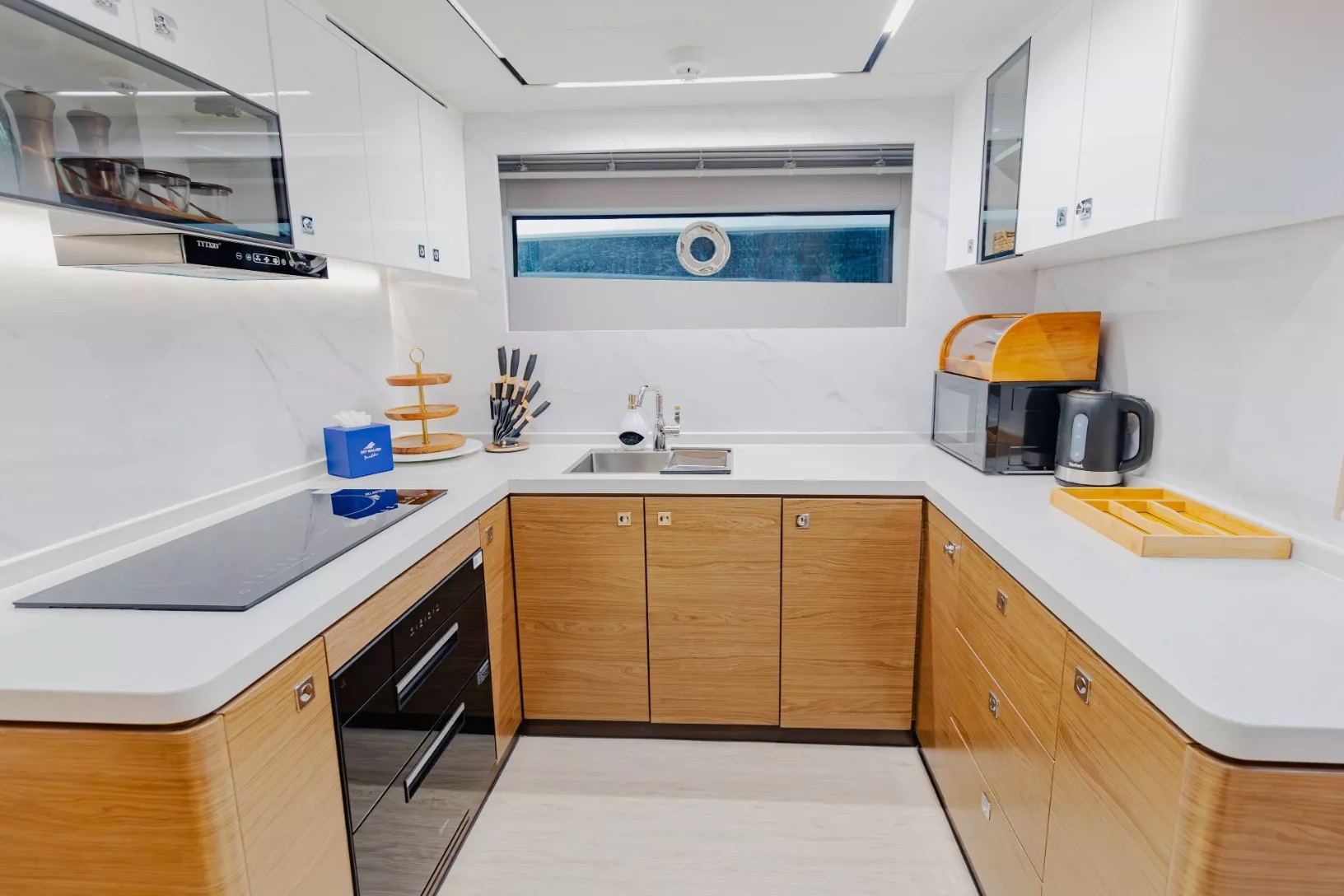 Sky Walker Gala yacht, image 4