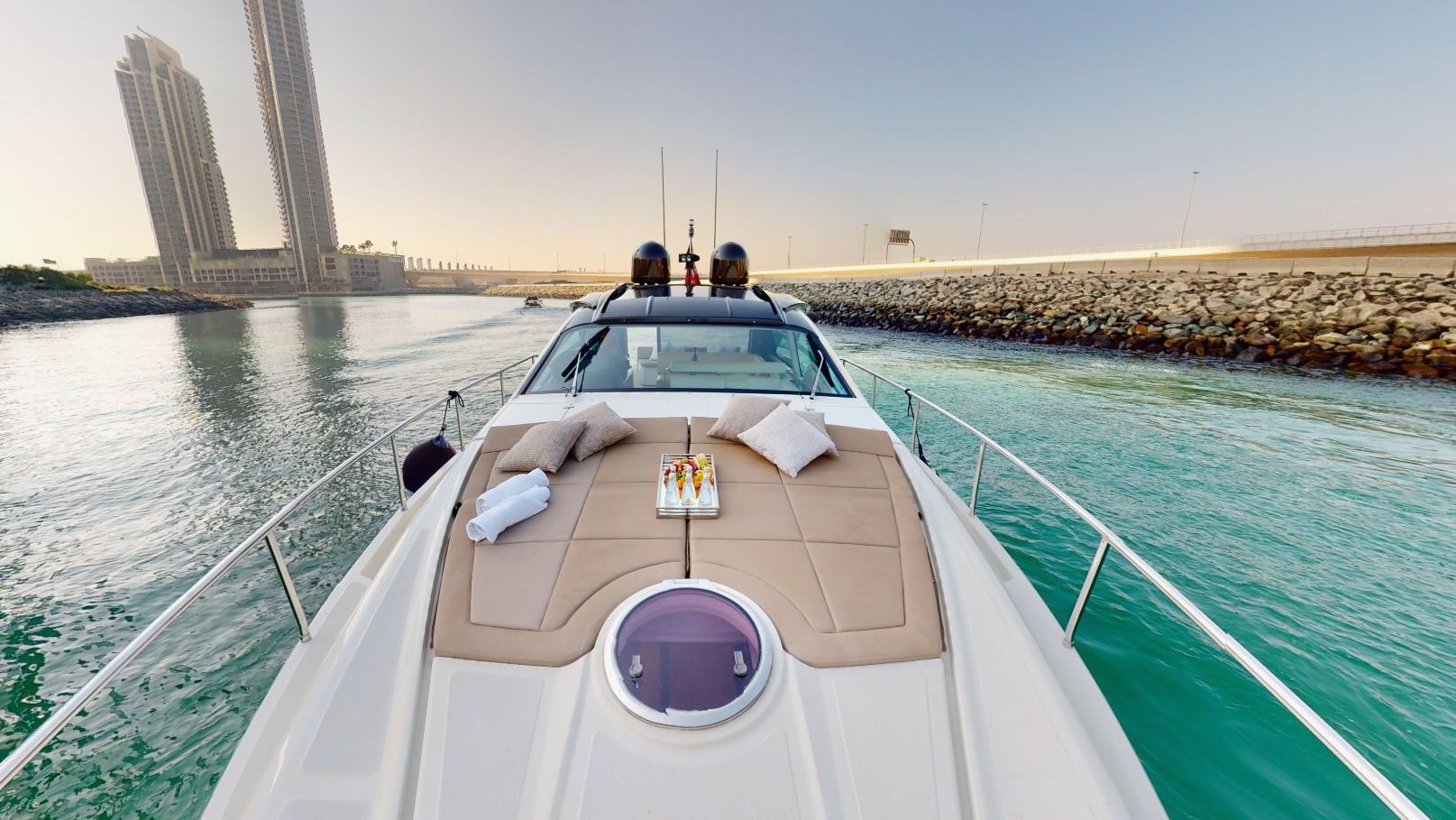 Pershing 5X Pearl White yacht, image 7