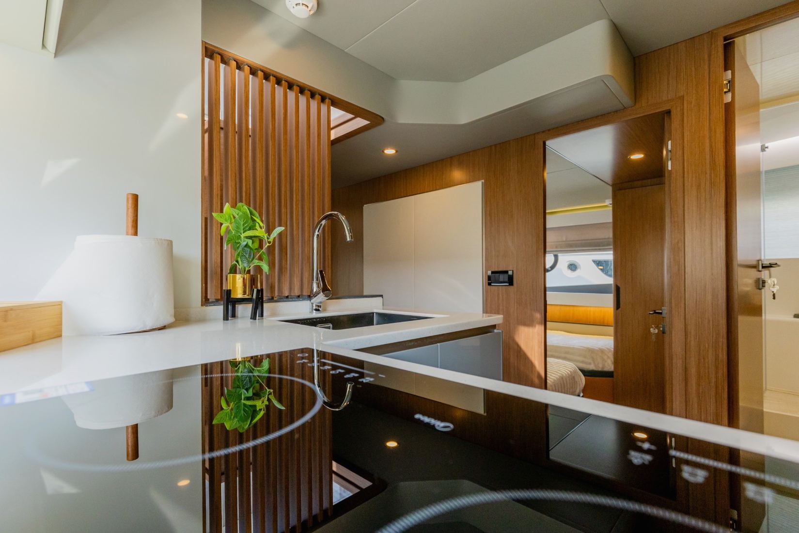 Sky Walker Amie X63 Sport yacht, image 7