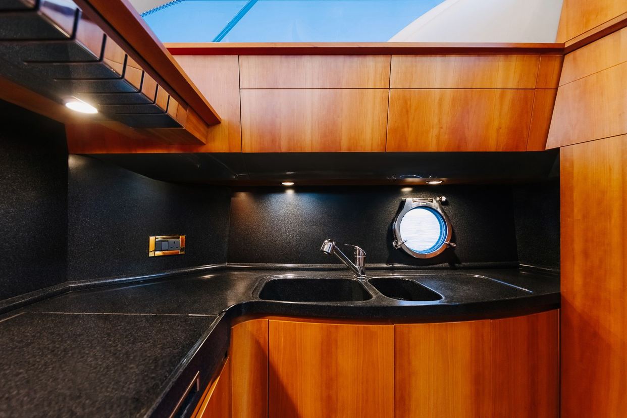 Azimut Candy yacht, image 10