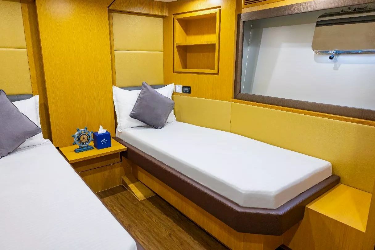 Sky Walker Kona yacht, image 6