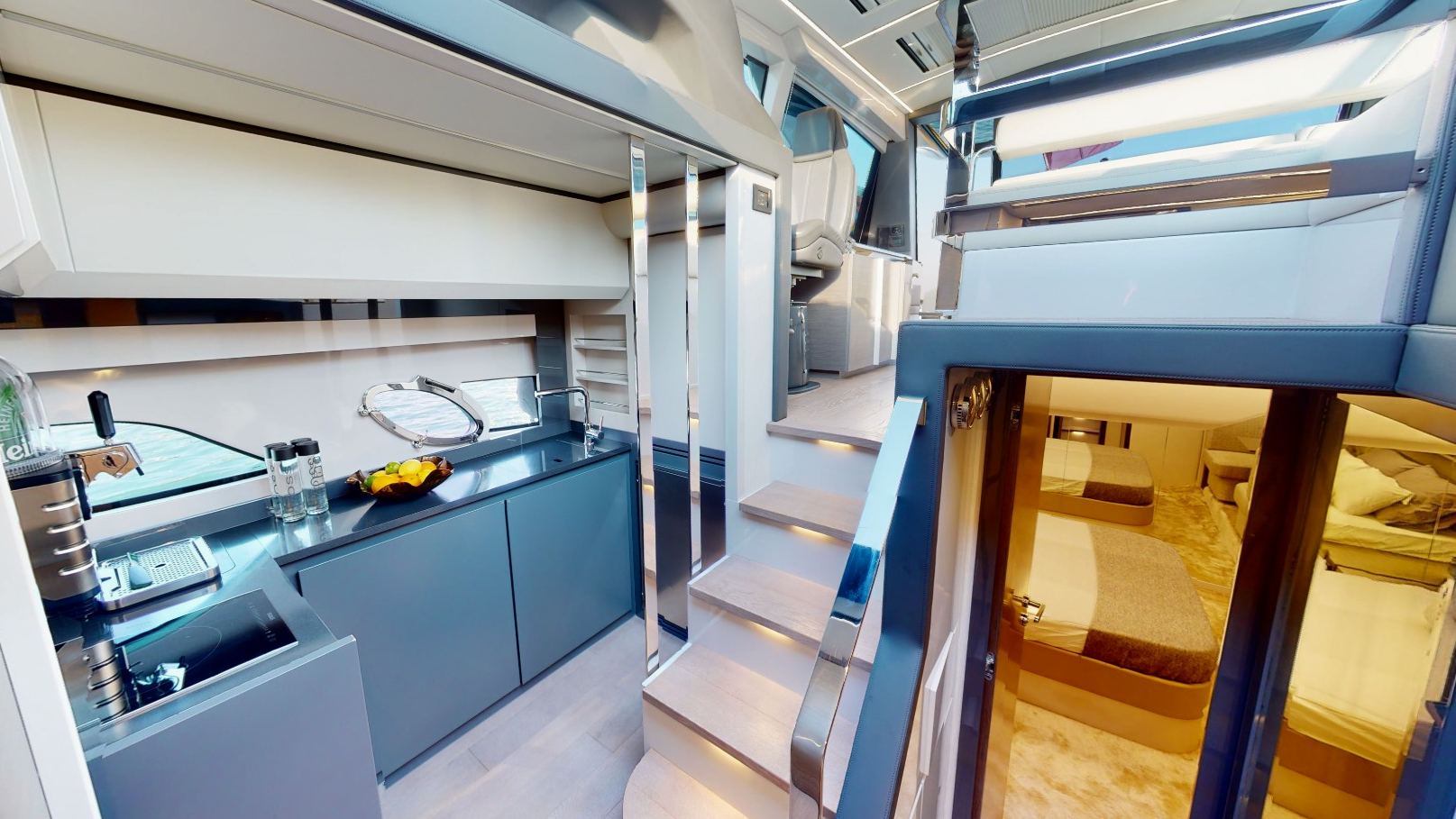 Pershing 5X Pearl White yacht, image 11