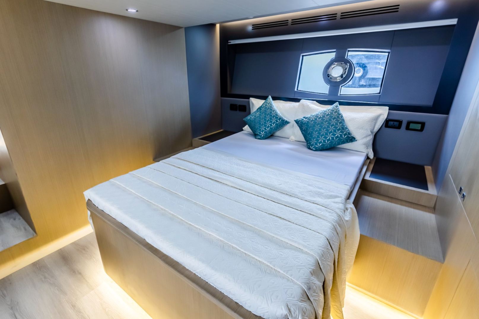 Sky Walker Lee yacht, image 7