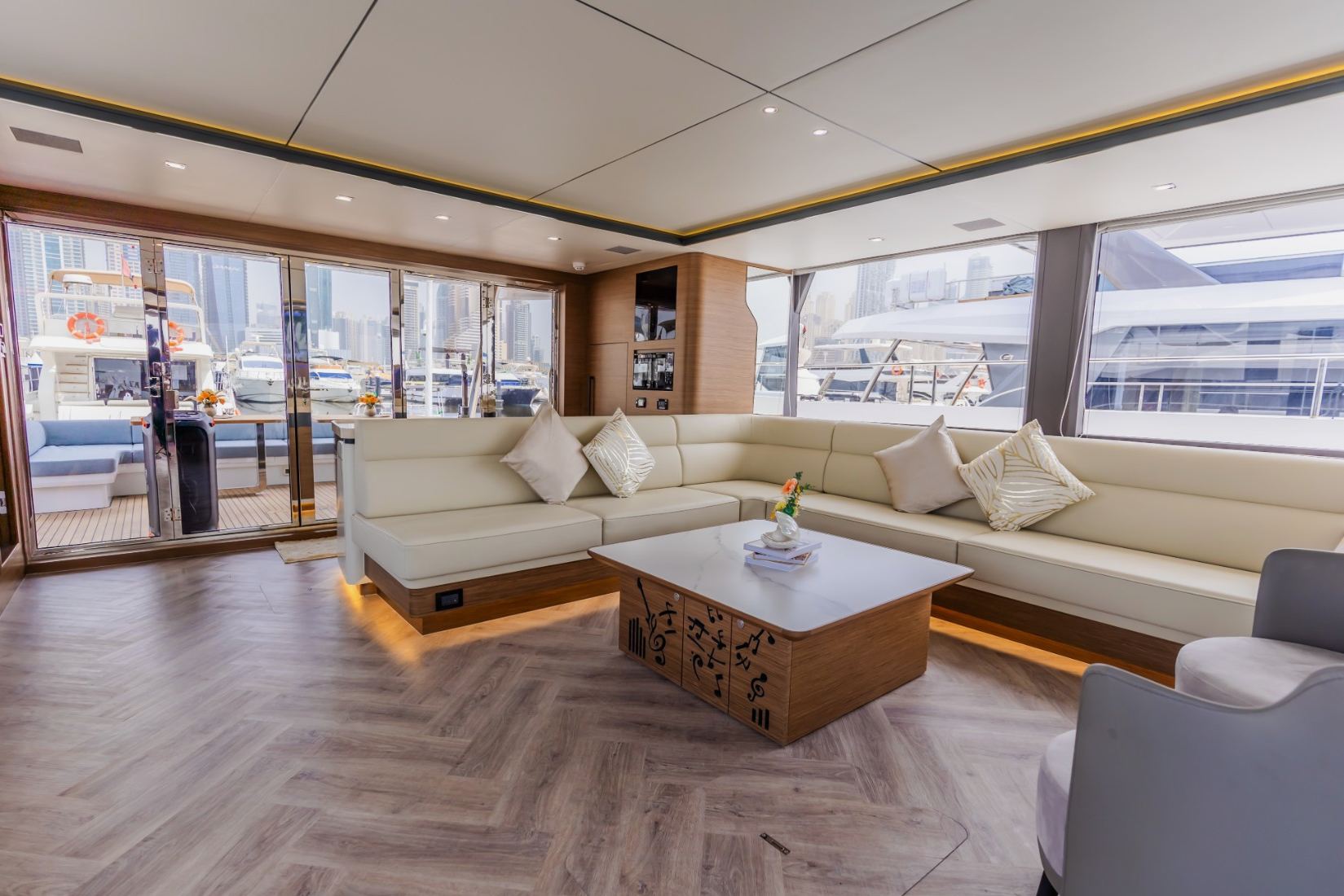 Sky Walker Aquila yacht, image 6
