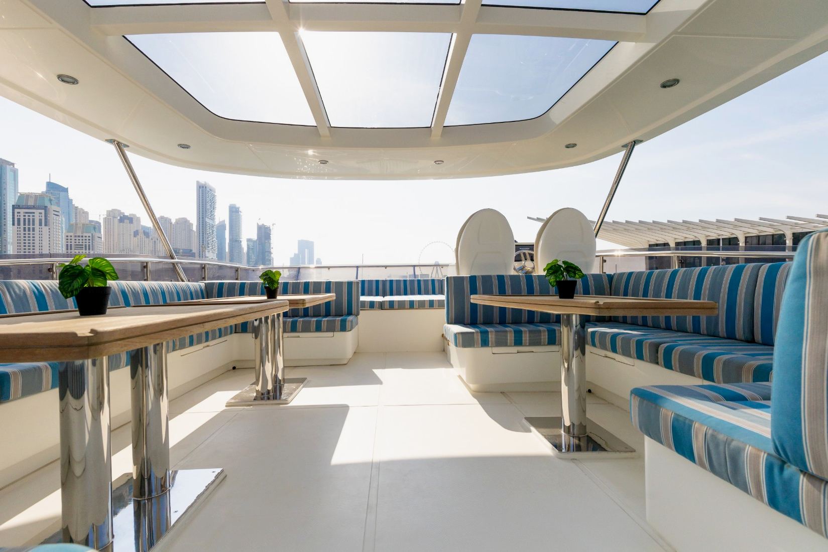 Sky Walker Caliente yacht, image 4