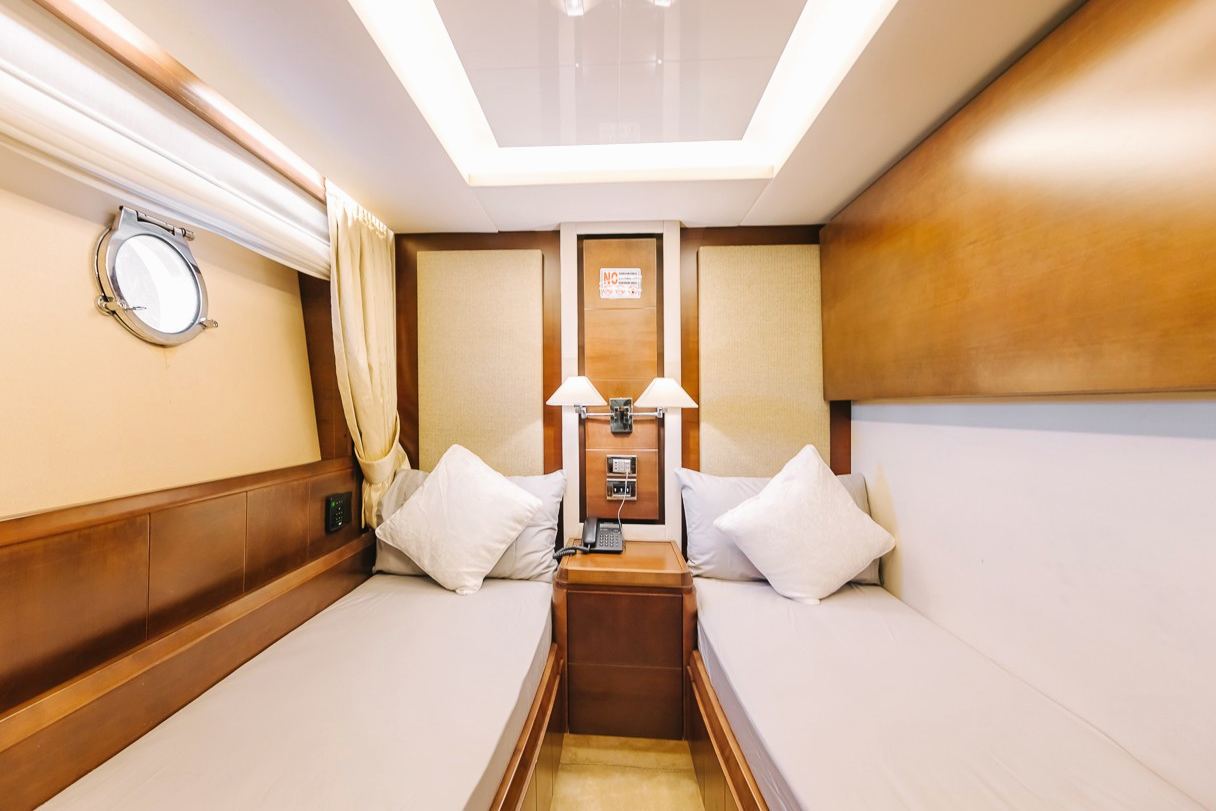 Azimut Viktoria yacht, image 3