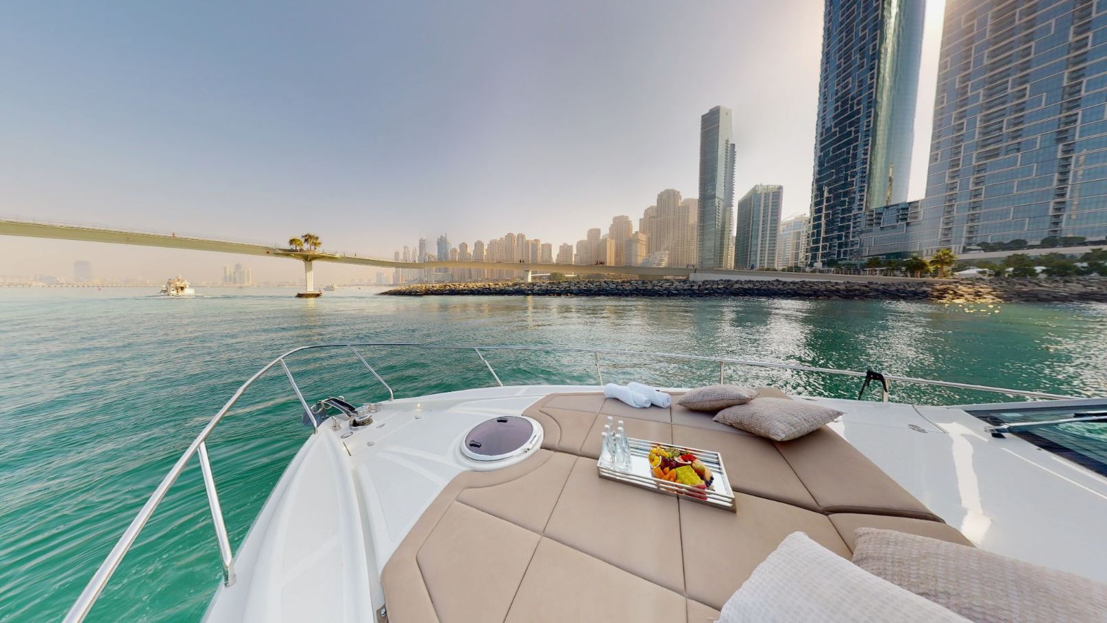 Pershing 5X Pearl White yacht, image 10
