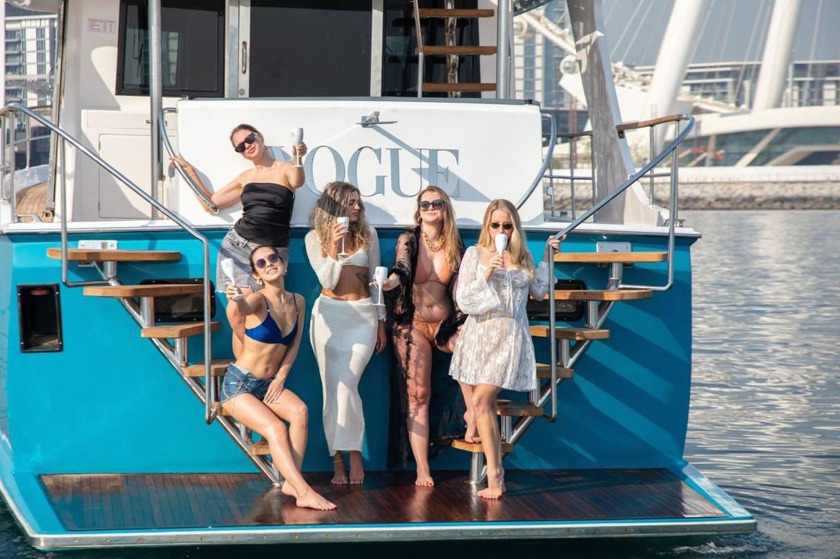 Vogue Hatteras yacht, image 7