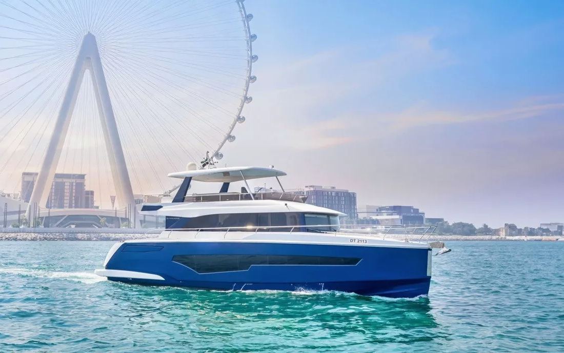 Sky Walker Taka Blue in Dubai, 62 ft