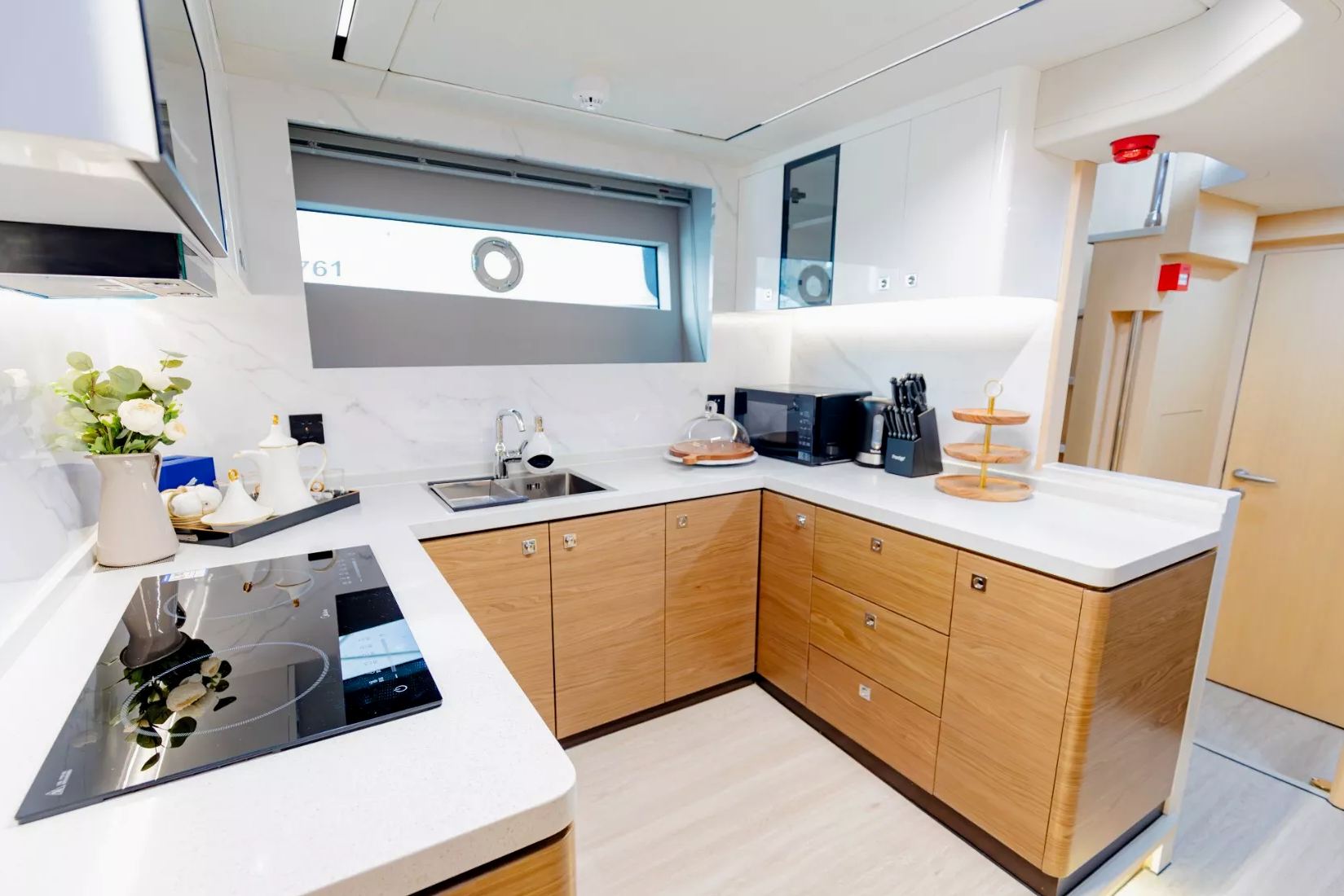 Sky Walker Reno yacht, image 10