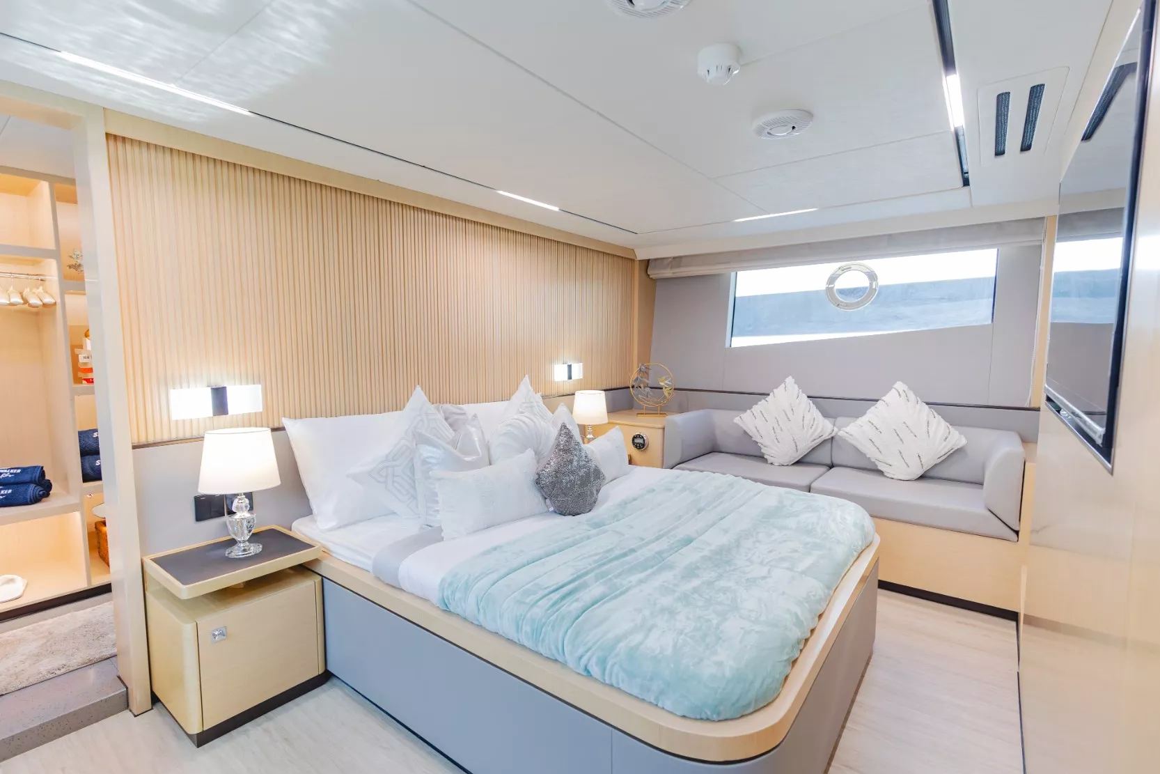 Sky Walker Gala yacht, image 11