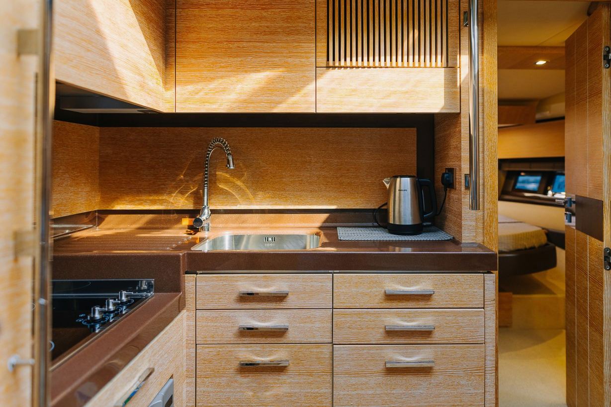 Azimut No Regrets yacht, image 9
