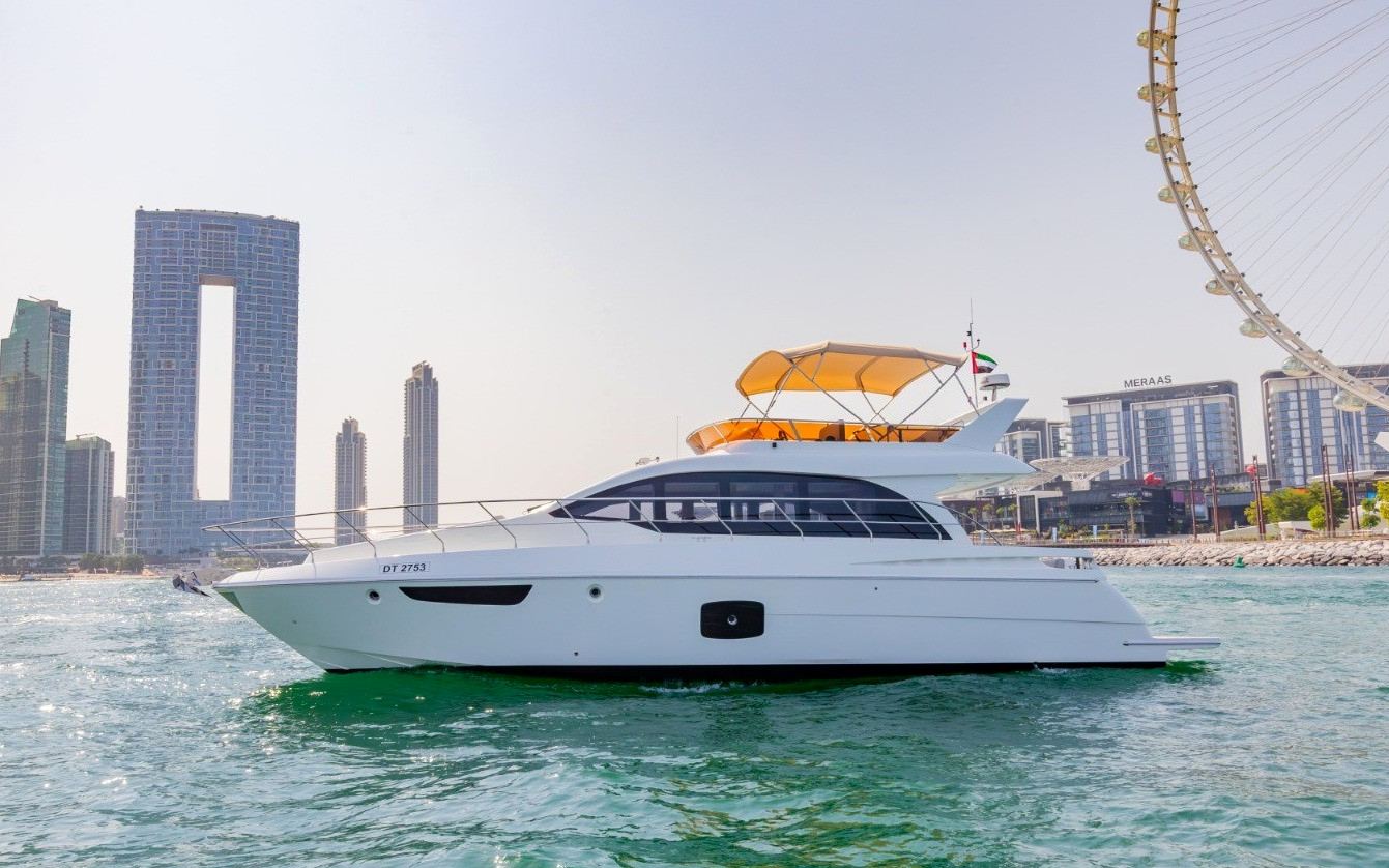 Sky Walker Ava in Dubai, 52 ft