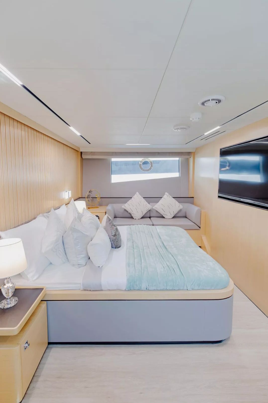Sky Walker Gala yacht, image 6