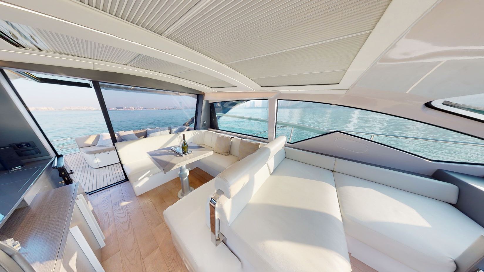 Pershing 5X Pearl White yacht, image 2