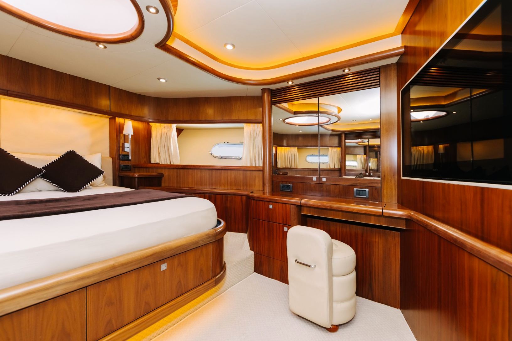 Sunseeker Why Not yacht, image 5