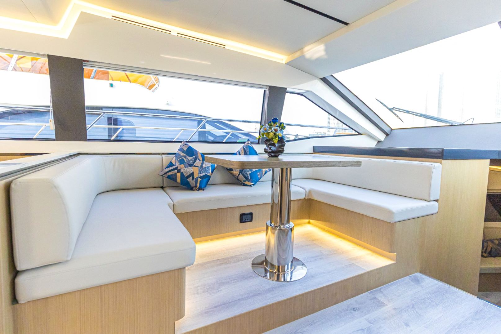 Sky Walker Axa yacht, image 10